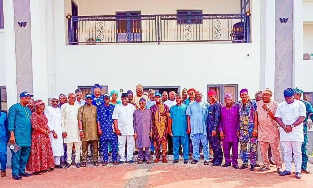 Oyetola Hosts ‘Reinstated’ LG Chairmen