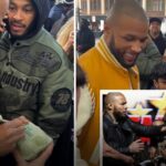Benn won't be amused!! | Eubank MOBBED as he signs egg carton