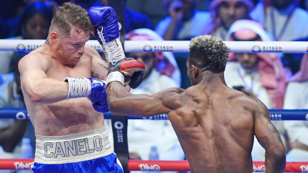 Canelo Alvarez beats William Scull to reclaim undisputed championship crown and set Terence Crawford fight | Boxing News