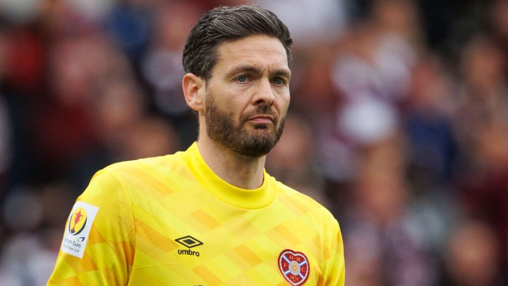 Craig Gordon: Hearts goalkeeper agrees one-year contract extension keeping him at Tynecastle Park until 2026 | Football News