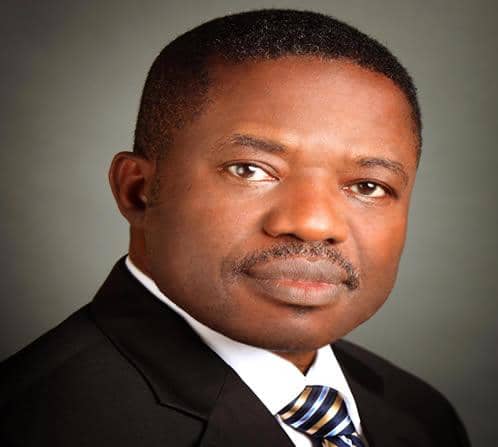 Ex-Minister Olubolade Slumps And D!es While Playing Lawn Tennis